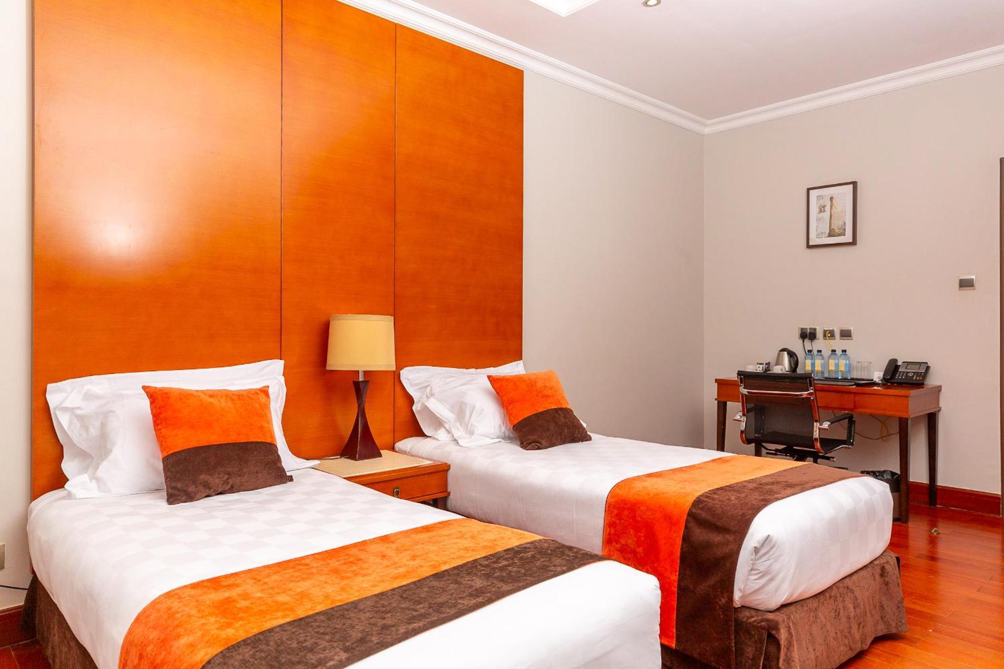 Alba Hotel Meru Kültér fotó