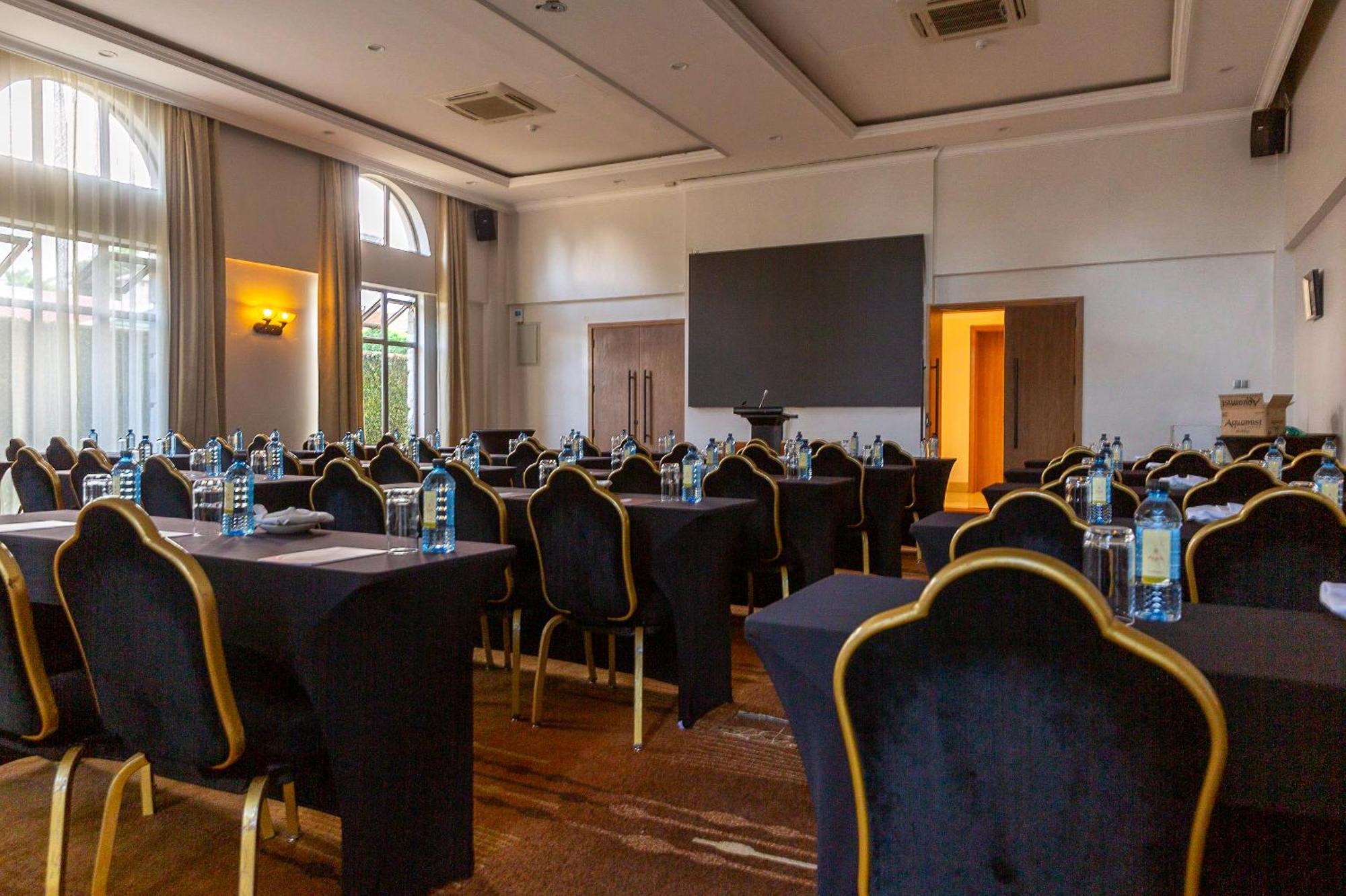 Alba Hotel Meru Kültér fotó
