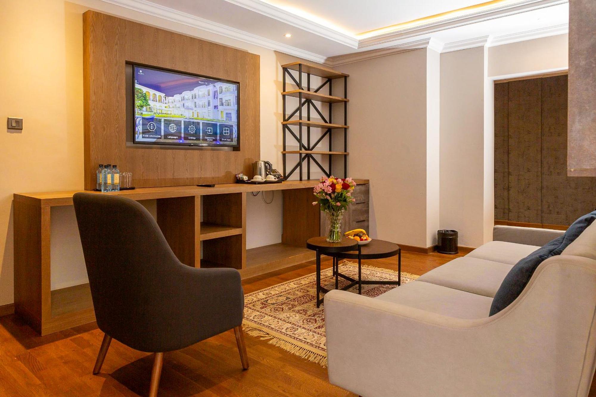 Alba Hotel Meru Kültér fotó