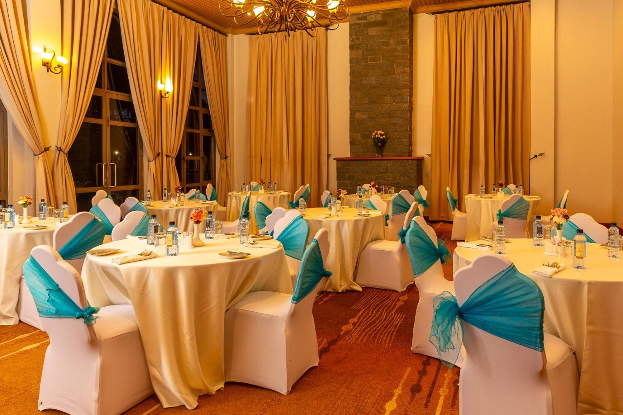 Alba Hotel Meru Kültér fotó