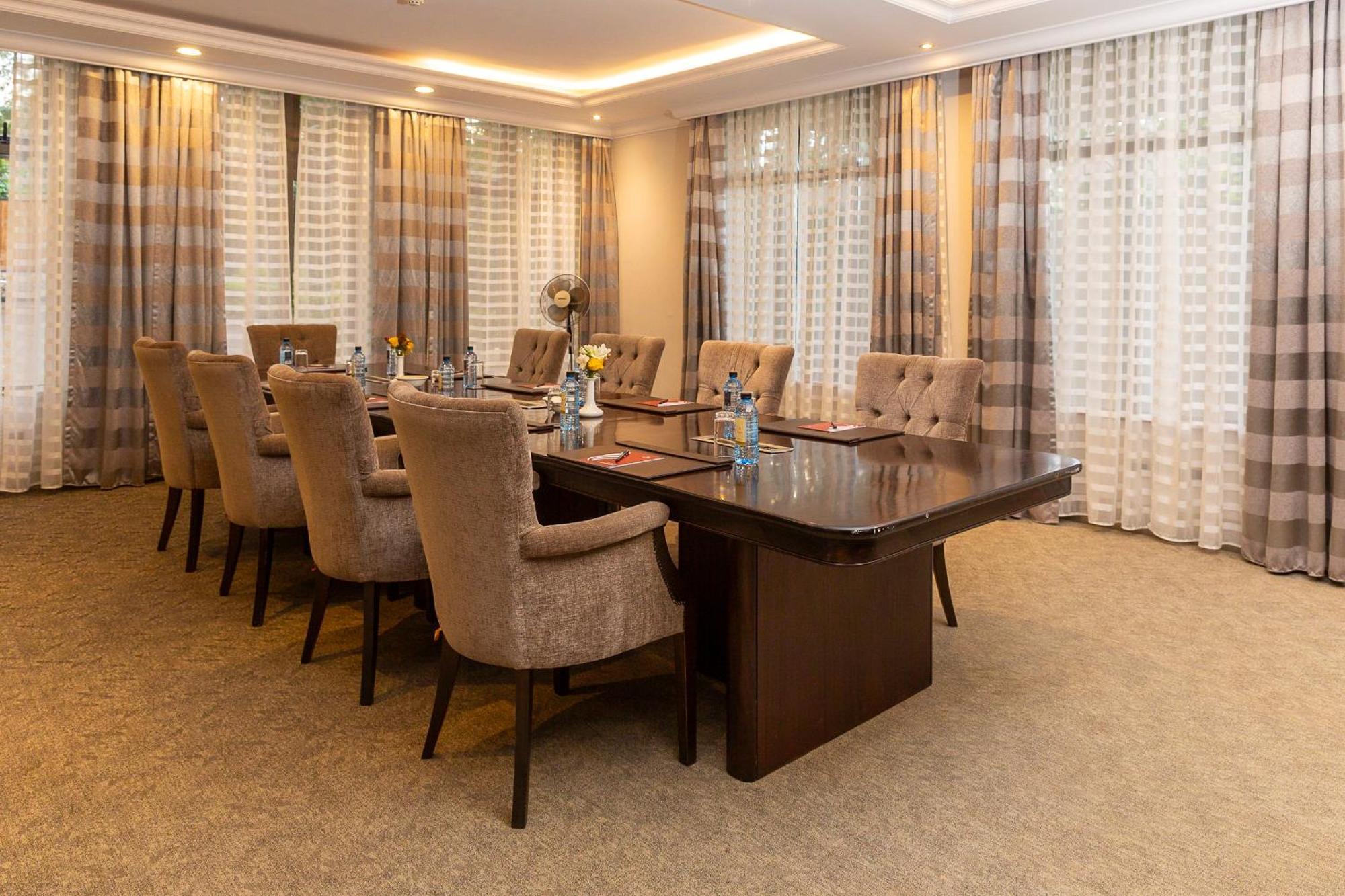 Alba Hotel Meru Kültér fotó