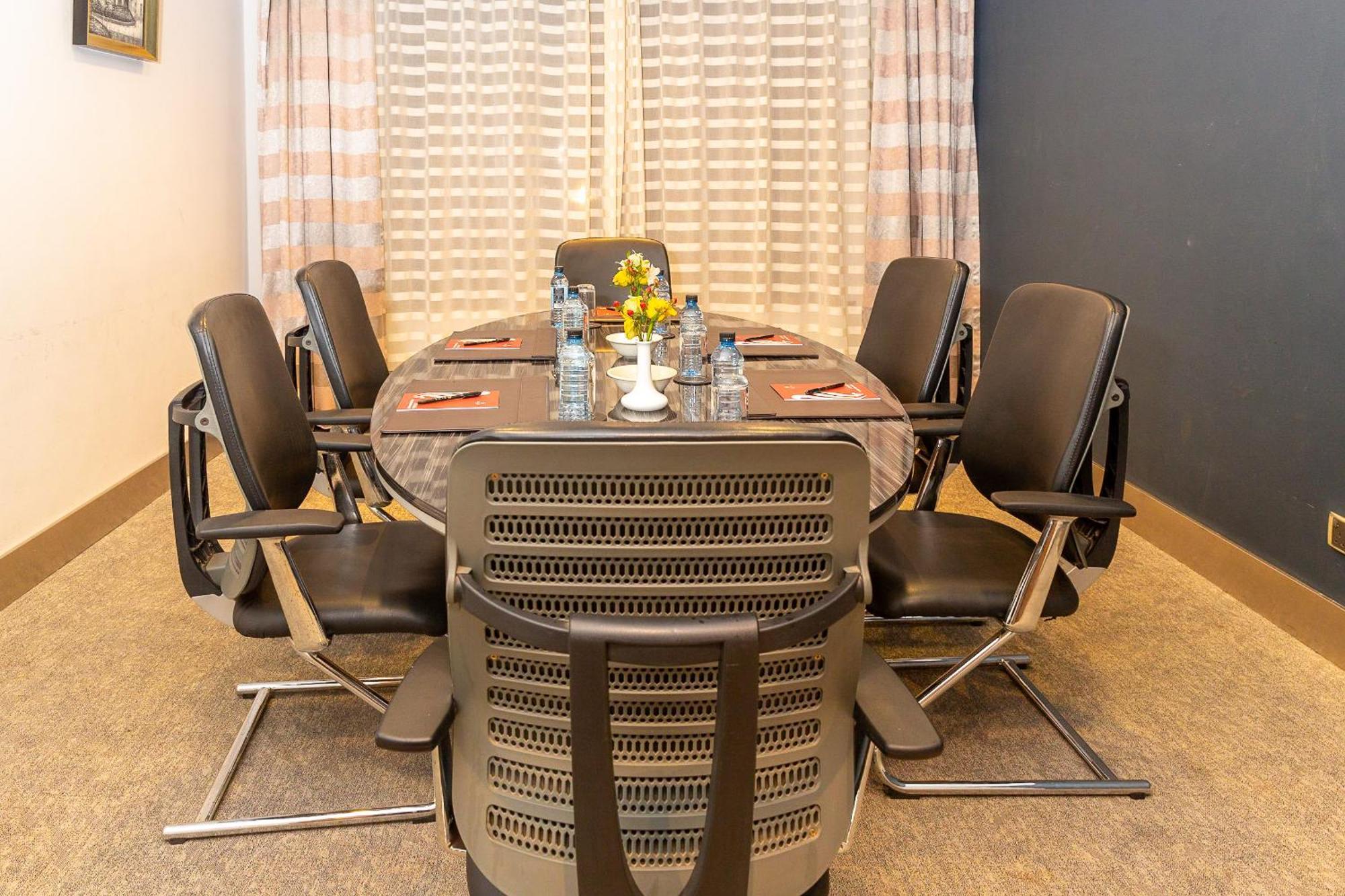Alba Hotel Meru Kültér fotó