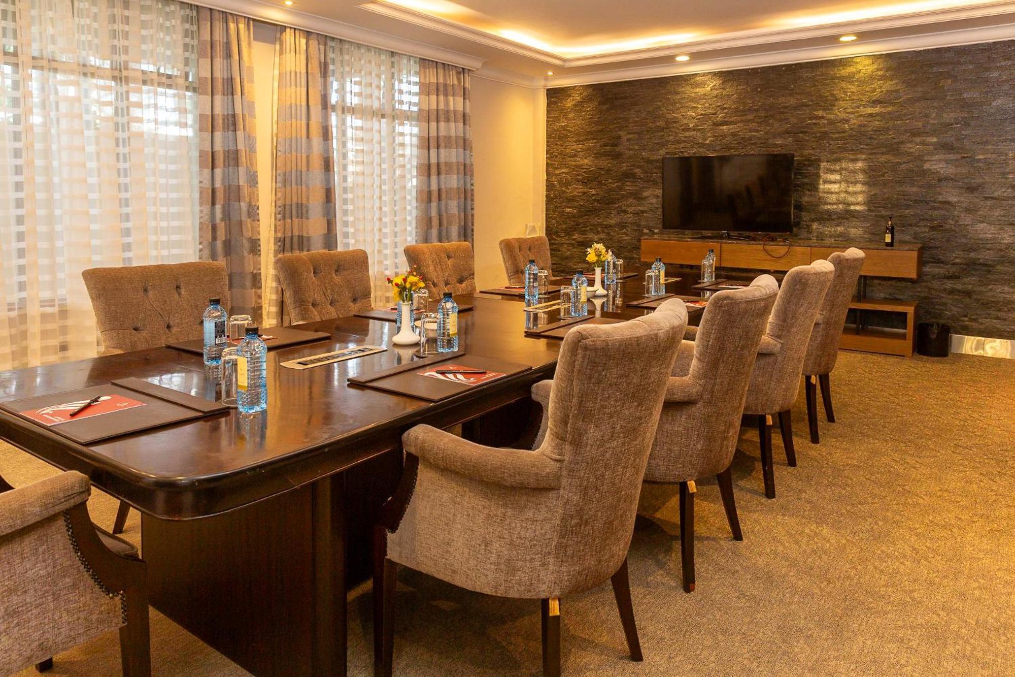 Alba Hotel Meru Kültér fotó