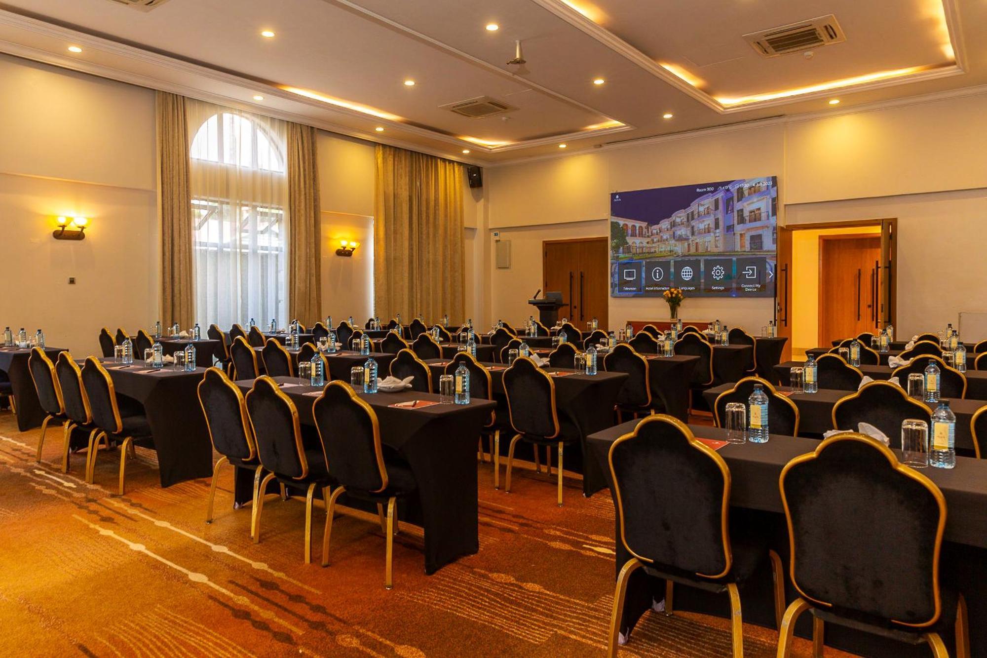 Alba Hotel Meru Kültér fotó