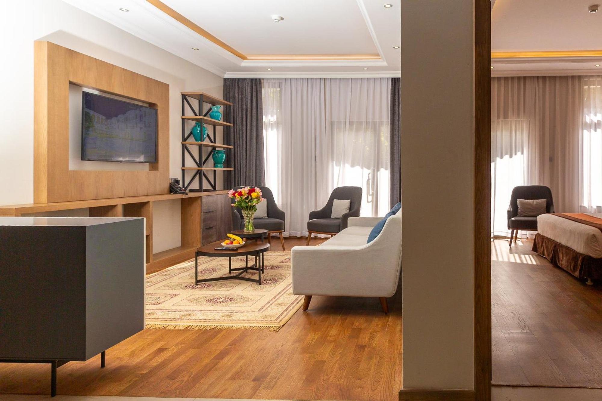 Alba Hotel Meru Kültér fotó