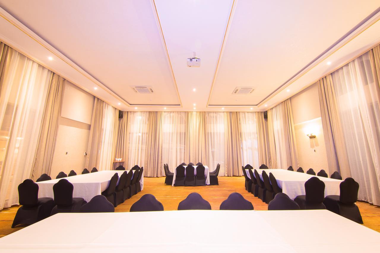 Alba Hotel Meru Kültér fotó