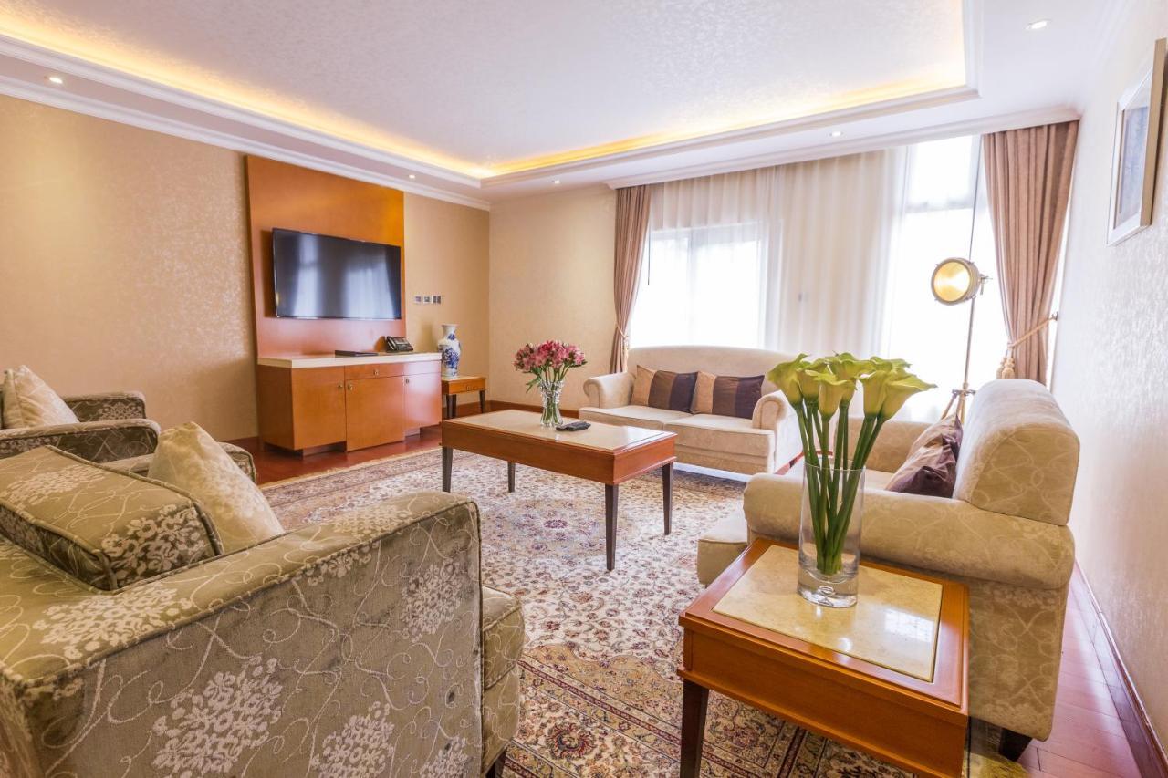 Alba Hotel Meru Kültér fotó
