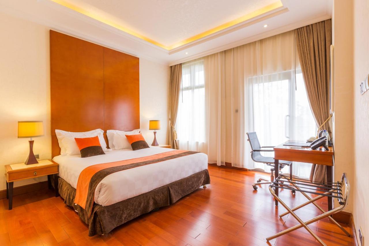 Alba Hotel Meru Kültér fotó